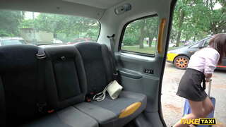 Vals Taxi Mina Moreno fucked in&#039;n taxi