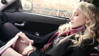 Tələbəsi ucadan qışqırır zaman кончает sonra mastürbasyon öz pussy.