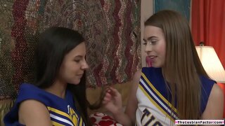 Cheersquad экспериментировать teen членжок, вес киска ныла