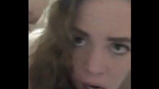 Slutwife deepthroats e leva anal creampie antes de peidar enquanto cumming